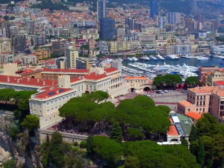 17 avril.22 “Une année à Monaco avec le Prince Albert II et la Princesse Charlène” C8 12H00