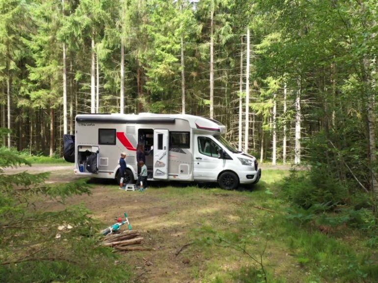 Succès pour l’épisode 2 de “la folie du camping car” saison 3 sur C8