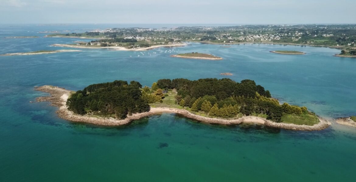 21 juillet : Enquête Exclusive, M6 : “Guerre du littoral : des îles très convoitées”