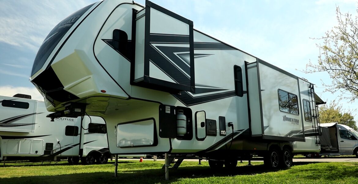 25 août : Capital, M6 : “Low-cost ou grand luxe, le business XXL des camping-cars”